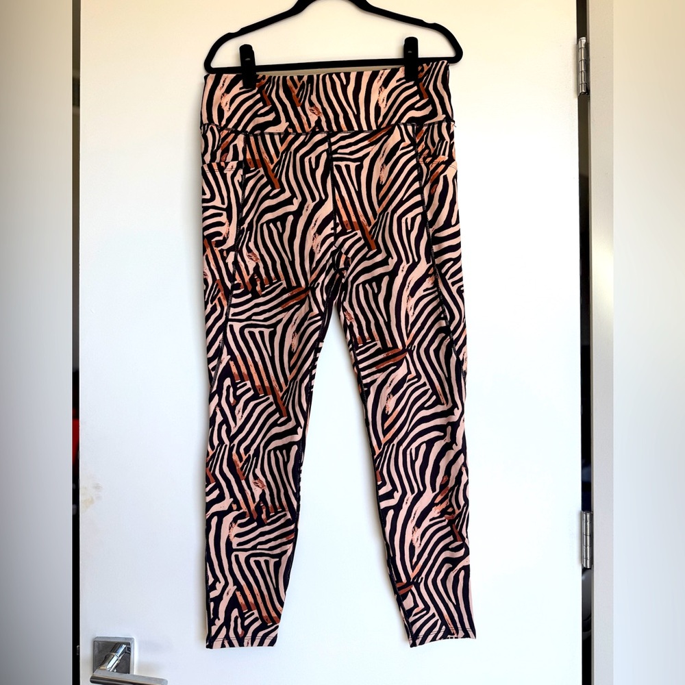 JustFab Zebra Pattern Leggings - Black and Tan